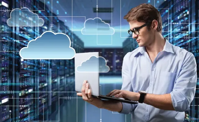 Effective Data Management on Hybrid Cloud